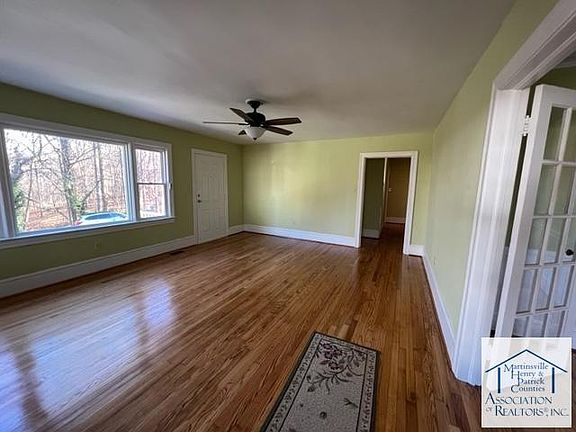 2nd image of 2204 Dogwood Ln