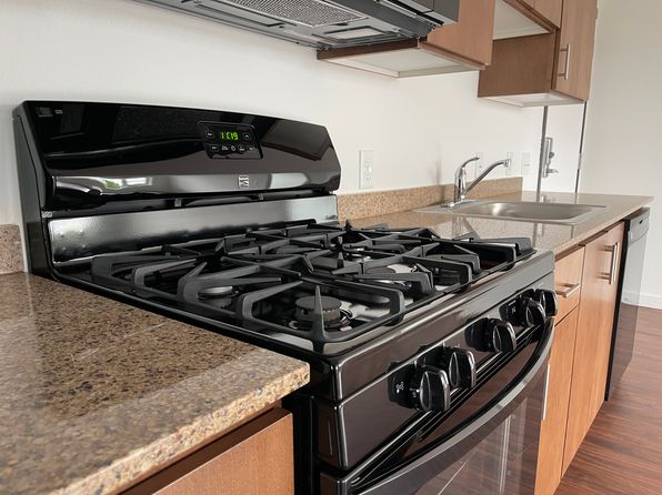 1950 NE Everett St APT 218