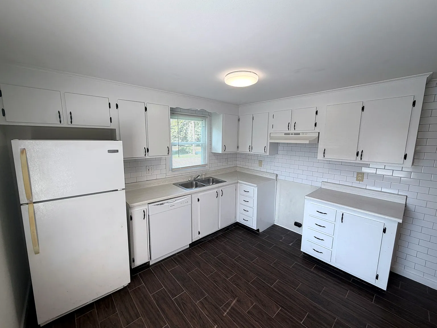 3 bed, 912 sqft, $1,795 — Photo 4