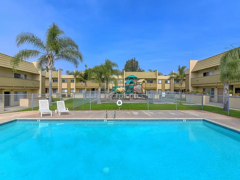 Royal Village Apartments — Photo 12
