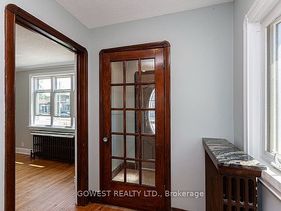 2nd image of 480 Jane St #1