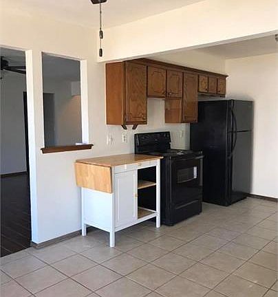 4th image of 925 Saint James Ct