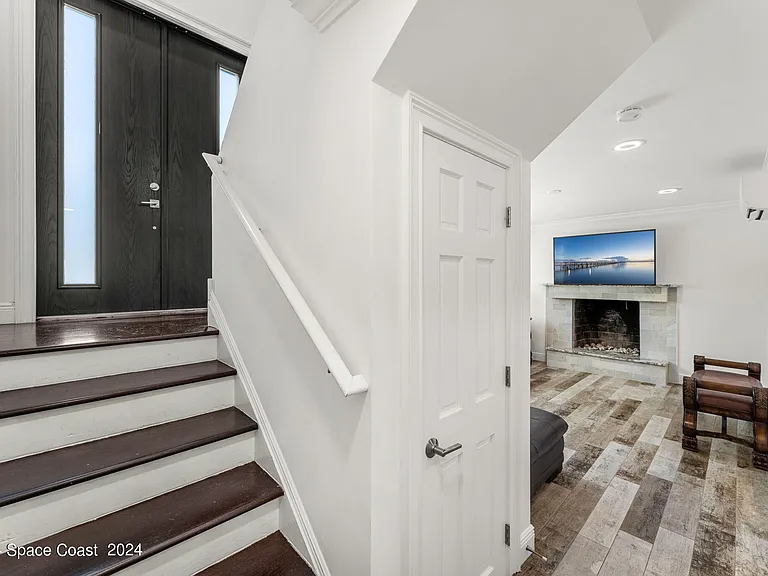 265 Marion St — Photo 8