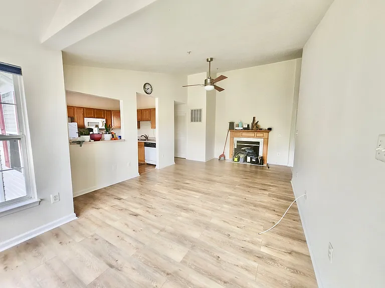 7505J Calderon Ct #J — Photo 7