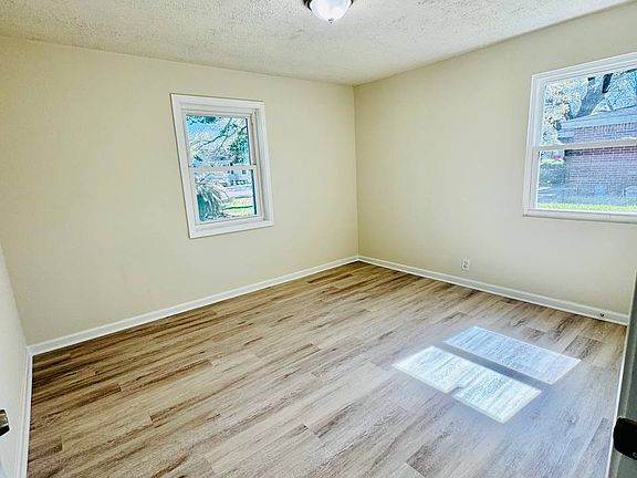 5th image of 1602 Klauke St