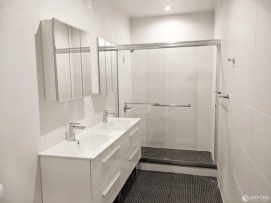 Rented by Oxford Property Group | media 29