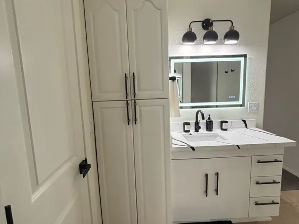 8576 E Indian School Rd, Scottsdale, AZ 85251