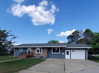 814 6th St SW, Wadena, MN 56482