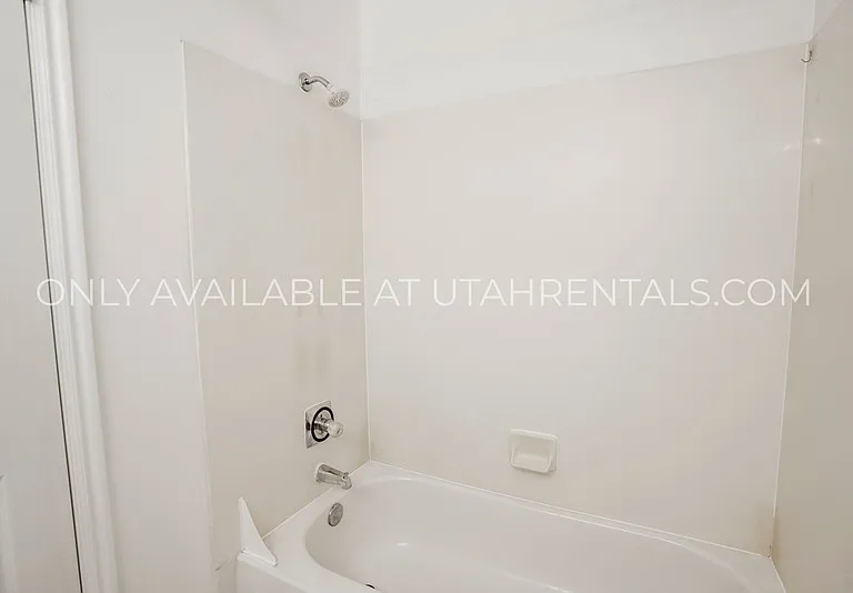 909 N 500 W #12 — Photo 9