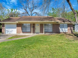 7510 Hummingbird Ln, Texas City, TX 77591