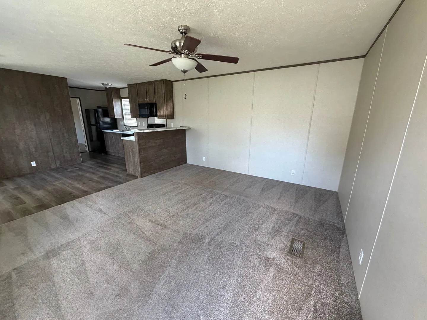 3 bed, 1056 sqft, $1,209 — Photo 3