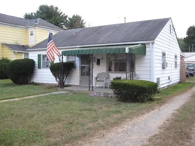 207 Bartlett St photo 1