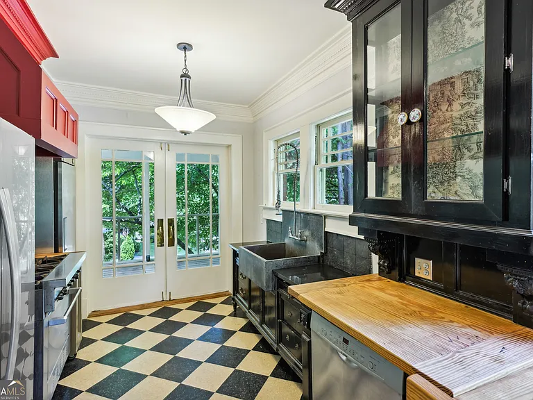 1500 N Highland Ave NE — Photo 21