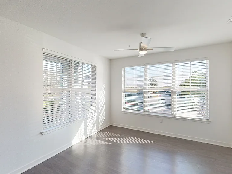 Essex Luxe Apartments — Photo 122