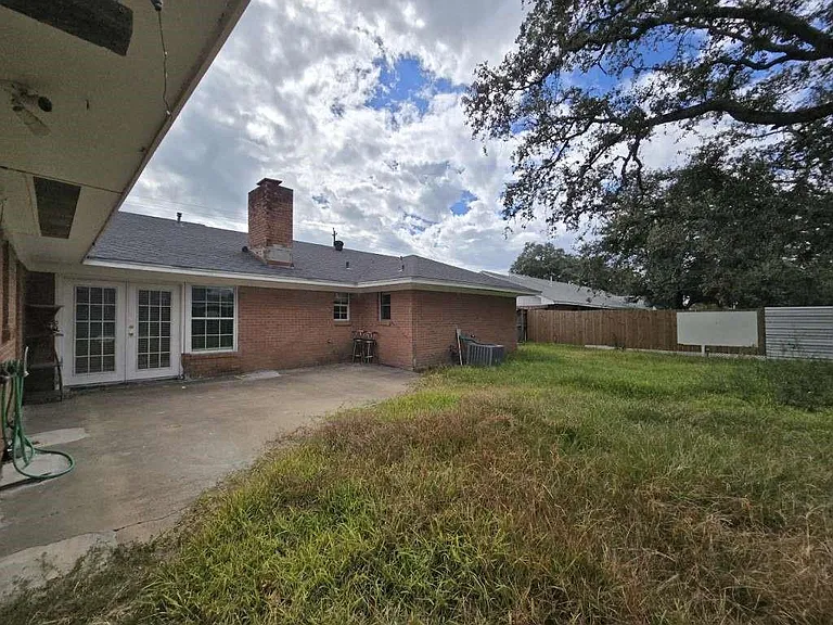 1903 Britton St — Photo 17