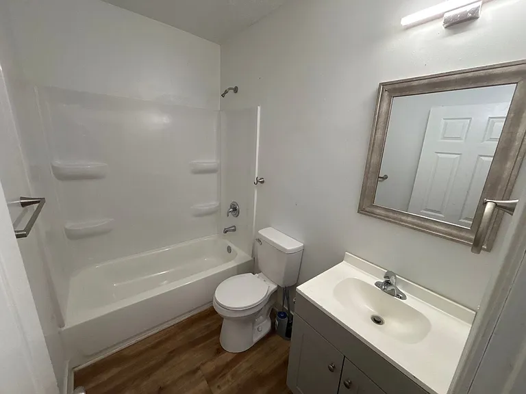 2415 E St — Photo 13