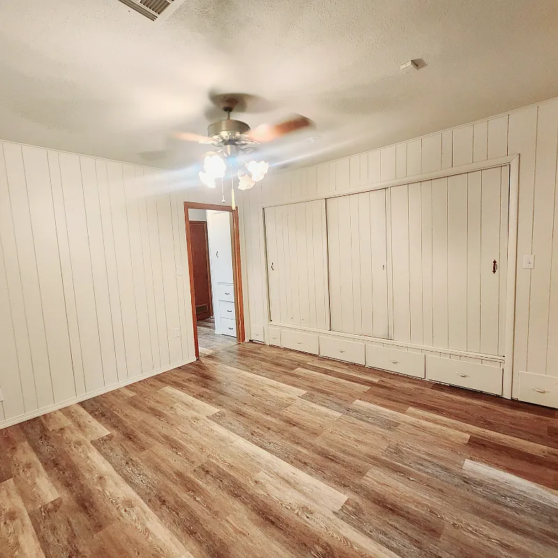 Spacey 2 Bed 2 Bath | Fireplace | Huge Kitchen | Two Living Spaces — Photo 2