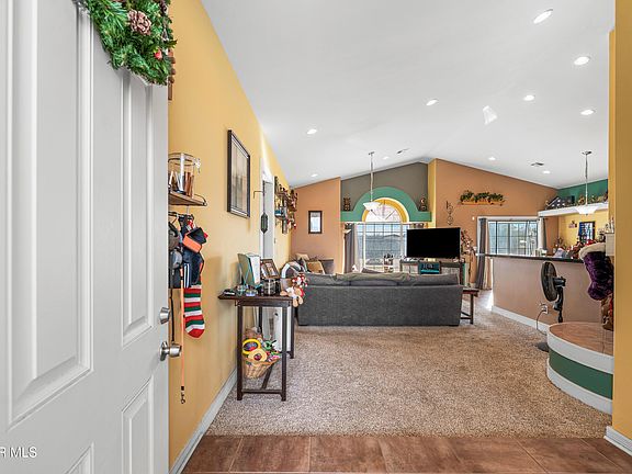 6th image of 10448 Oleander Ave