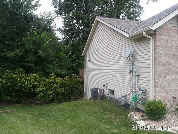 2nd image of 101 Bayridge Ct