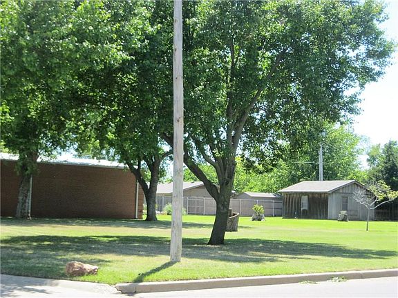 3rd image of 1514 W East Ave