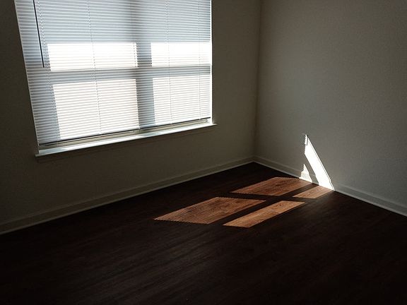 4th image of 808 E Hall St #5310029
