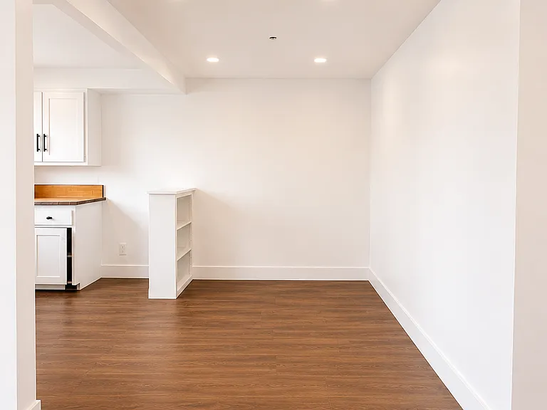5806 La Mirada Ave #6 — Photo 8