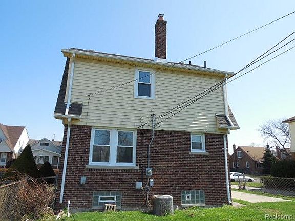 3rd image of 1425 Warwick Ave