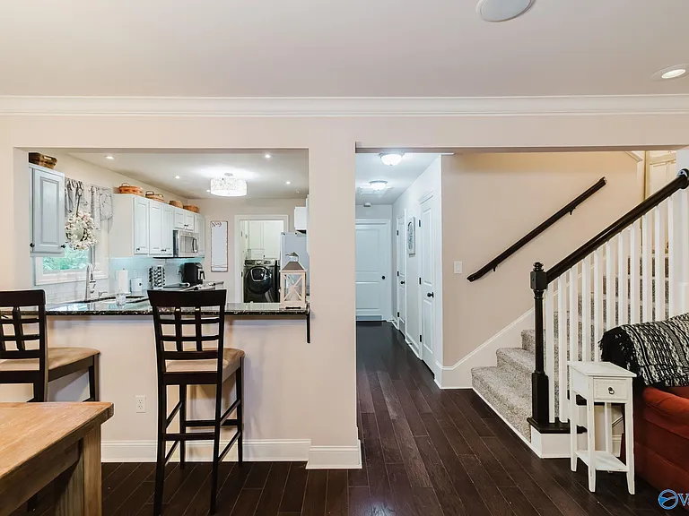 211 Ward Ave NE — Photo 9