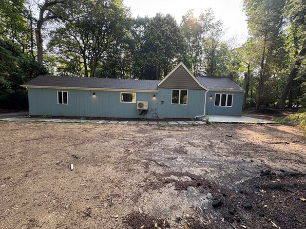 11 Triple Oak Ln