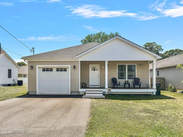147 Roosevelt Avenue, Howell, NJ 07731