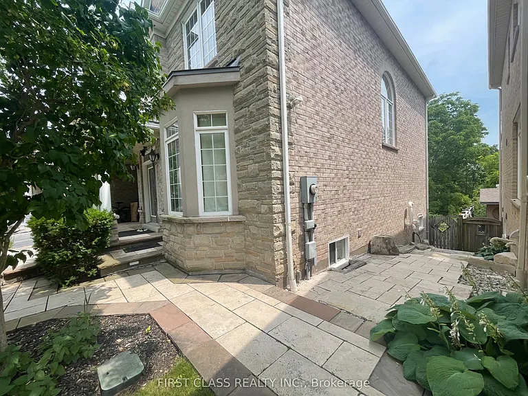 2084 Bingley Cres #W/O — Photo 14
