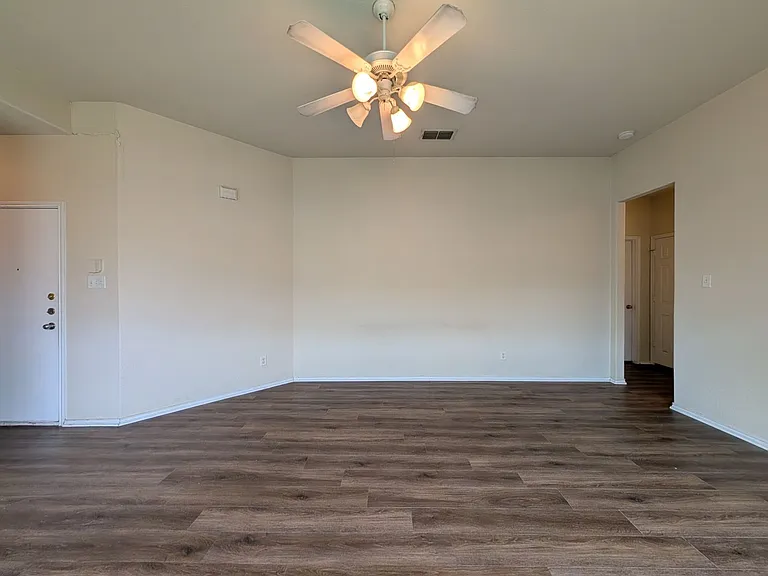 341 Placid Mdw — Photo 4