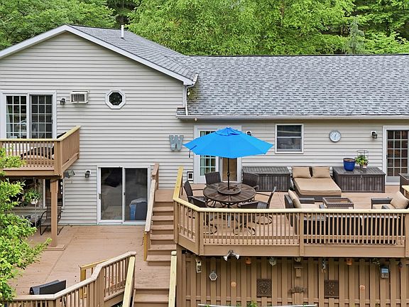 5th image of 212 Spring Hill Rd
