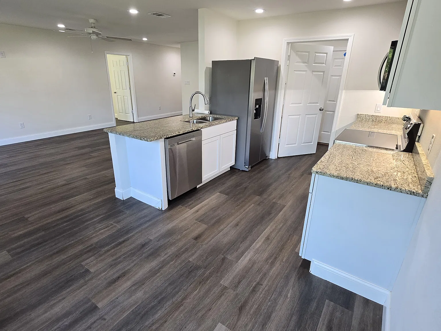 3 bed, 1250 sqft, $1,750 — Photo 2