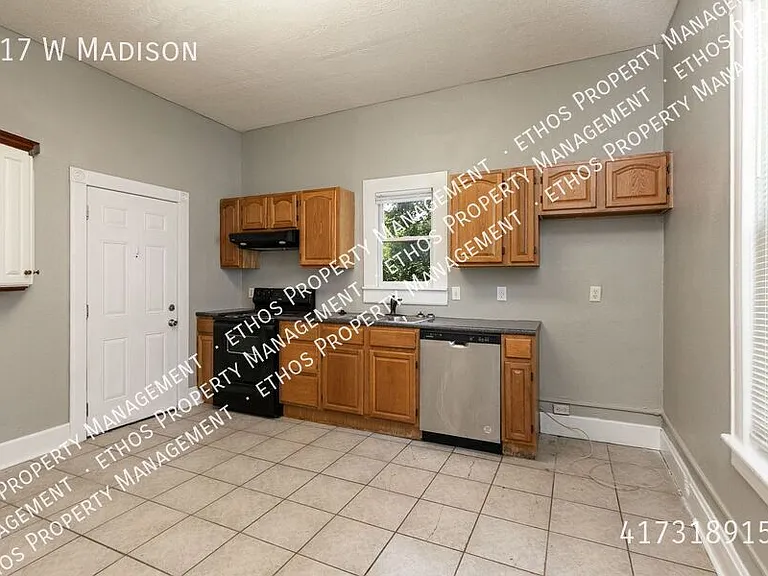 817 W Madison St — Photo 5