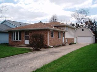 2213 Greengold St, Crest Hill, IL 60403