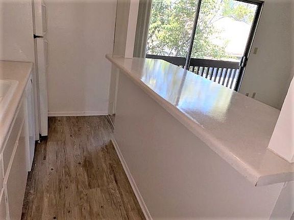3rd image of 2515 De La Vina St APT 12
