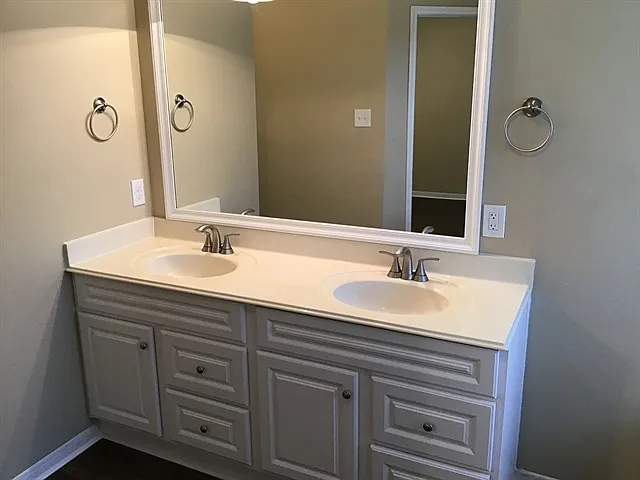 1703 Oak Valley Dr — Photo 10