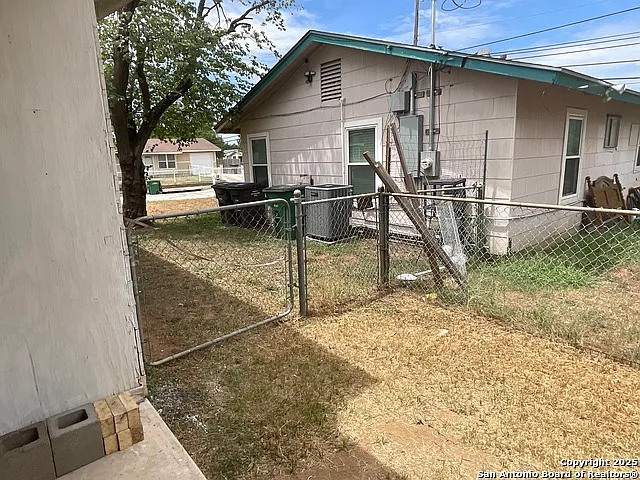 207 Pinehurst Blvd — Photo 26