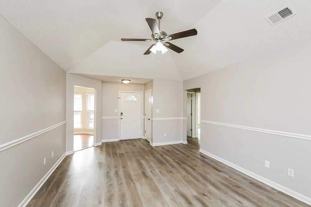 3 bed, 2.0 bath, 1698 sqft, $1,915 — Photo 3