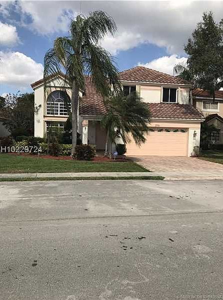 1st image of 2916 Oak Park Cir