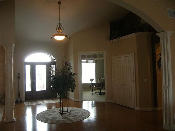 3rd image of 4805 Maxwell Dr