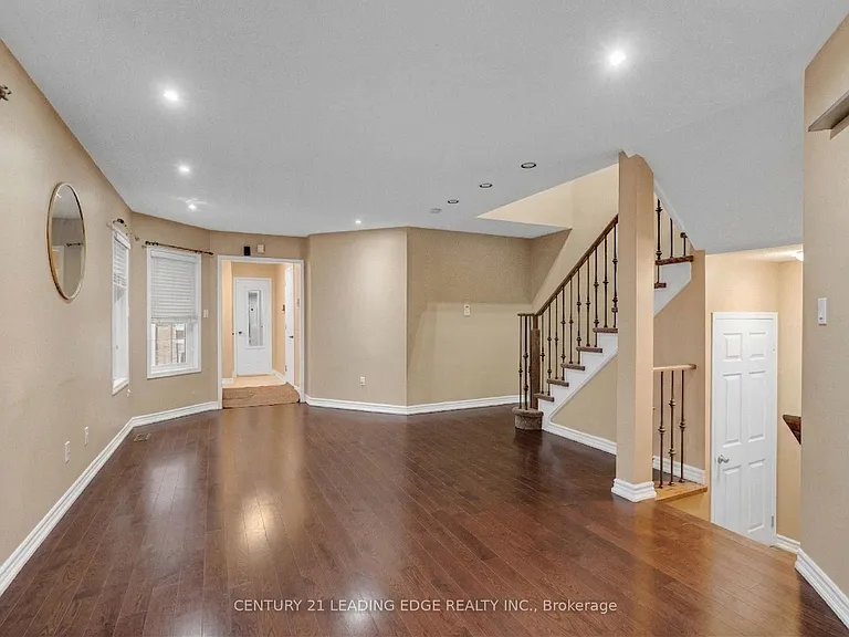 7166 Sandhurst Dr — Photo 11