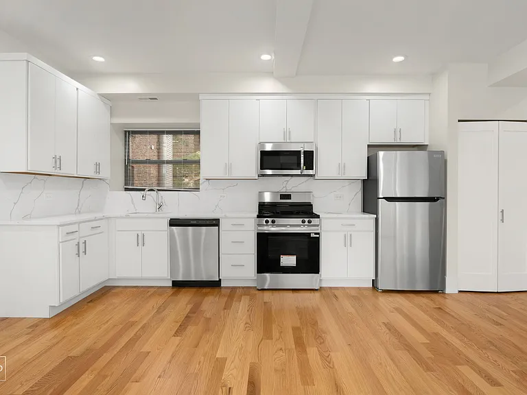 652 W Gordon Ter #1E — Photo 4