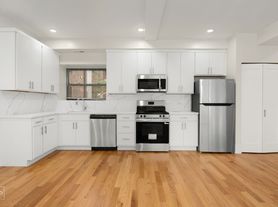 652 W Gordon Ter
