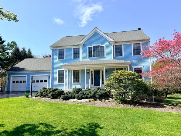 220 Island Dr, Middletown, RI 02842