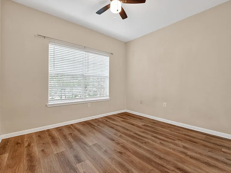 5625 Signal Point — Photo 23