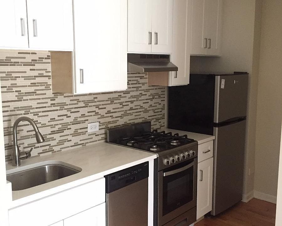 1st image of 2521 W Leland Ave #A10