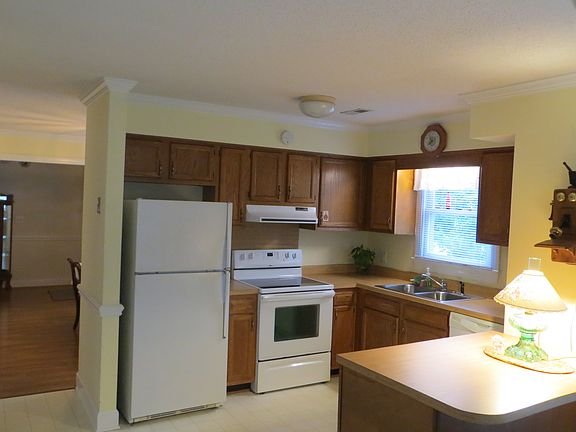 Eat-In Kitchen