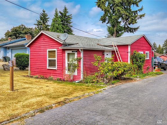 Guest residence features 1 bedroom and 1 bath.